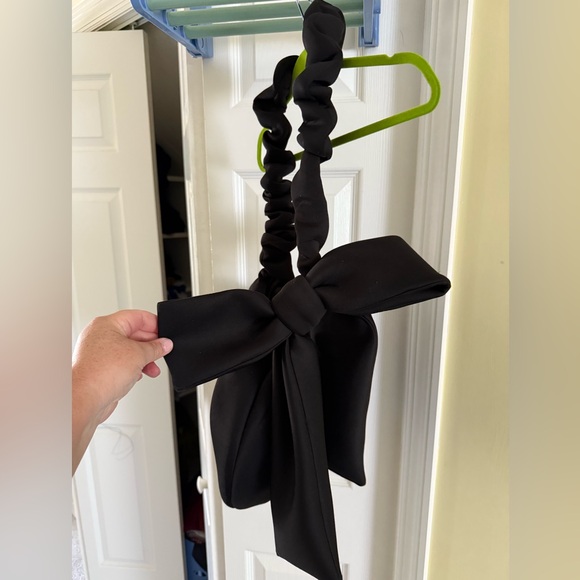 Stylish Black Crossbody Bag with Bow Detail - Picture 10 of 13